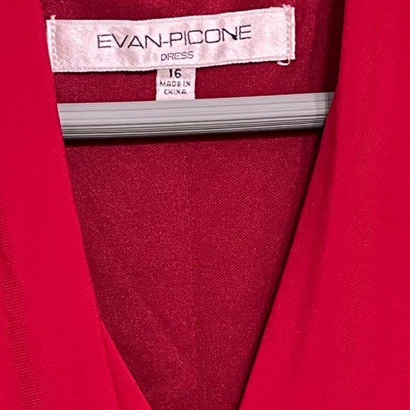 Red dress, 3/4 sleeve - Picture 3 of 8